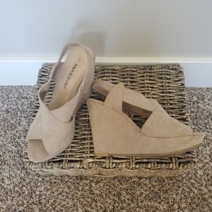 Massini Suede Tan/Cream Wedges Heels Size 8